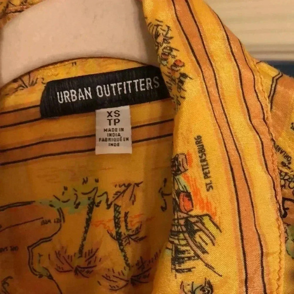 Urban Outfitters button down short sleeve Florida shirt. Size  XS - Picture 3 of 9
